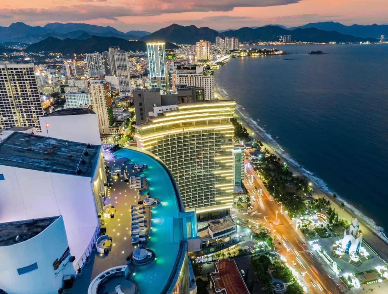 Panorama Oceanfront Suite Нячанг Экстерьер фото