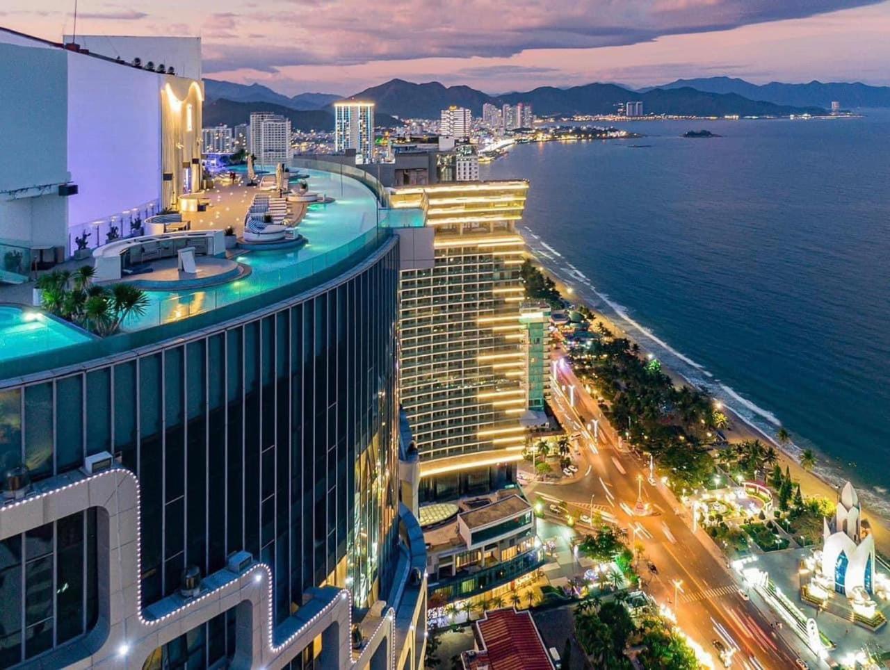 Panorama Oceanfront Suite Нячанг Экстерьер фото
