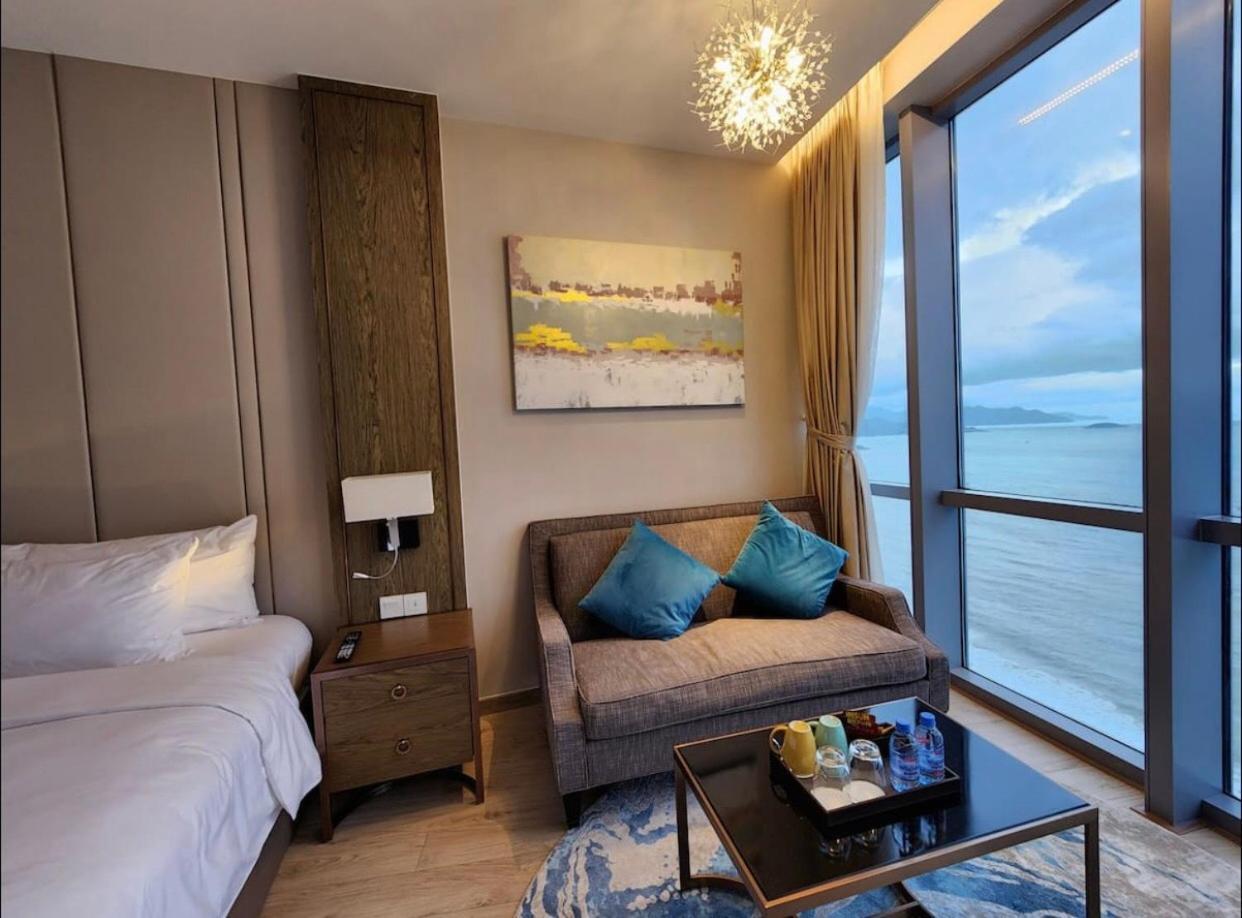 Panorama Oceanfront Suite Нячанг Экстерьер фото