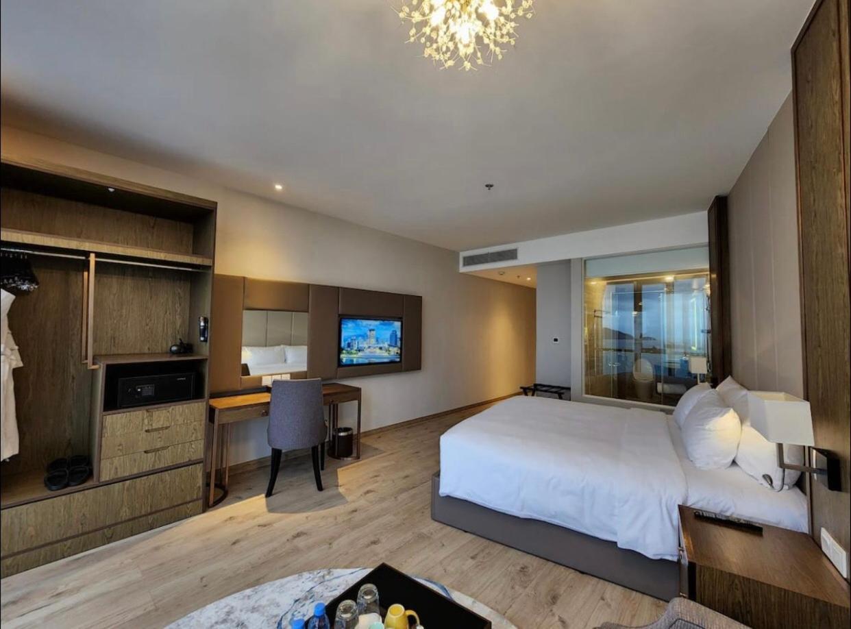 Panorama Oceanfront Suite Нячанг Экстерьер фото