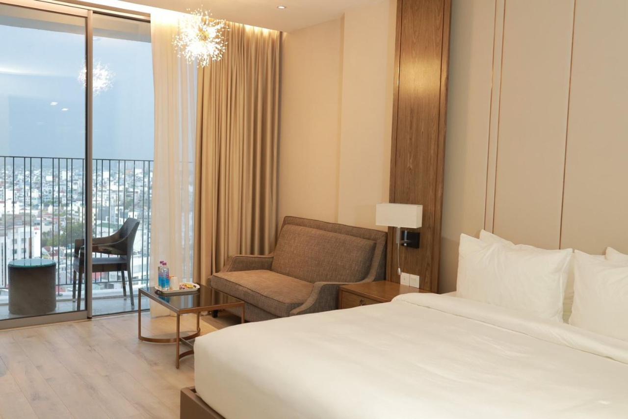Panorama Oceanfront Suite Нячанг Экстерьер фото