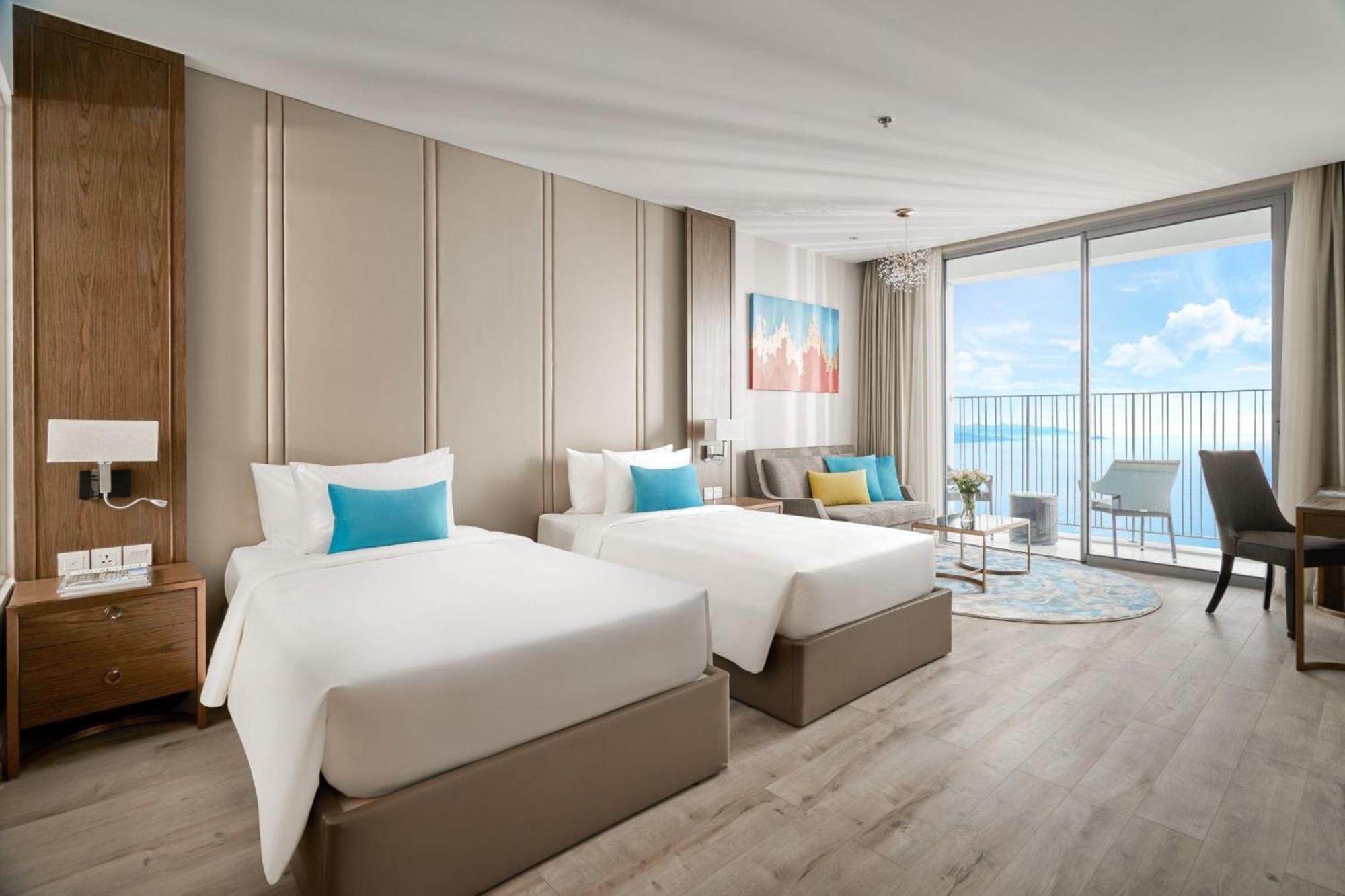 Panorama Oceanfront Suite Нячанг Экстерьер фото
