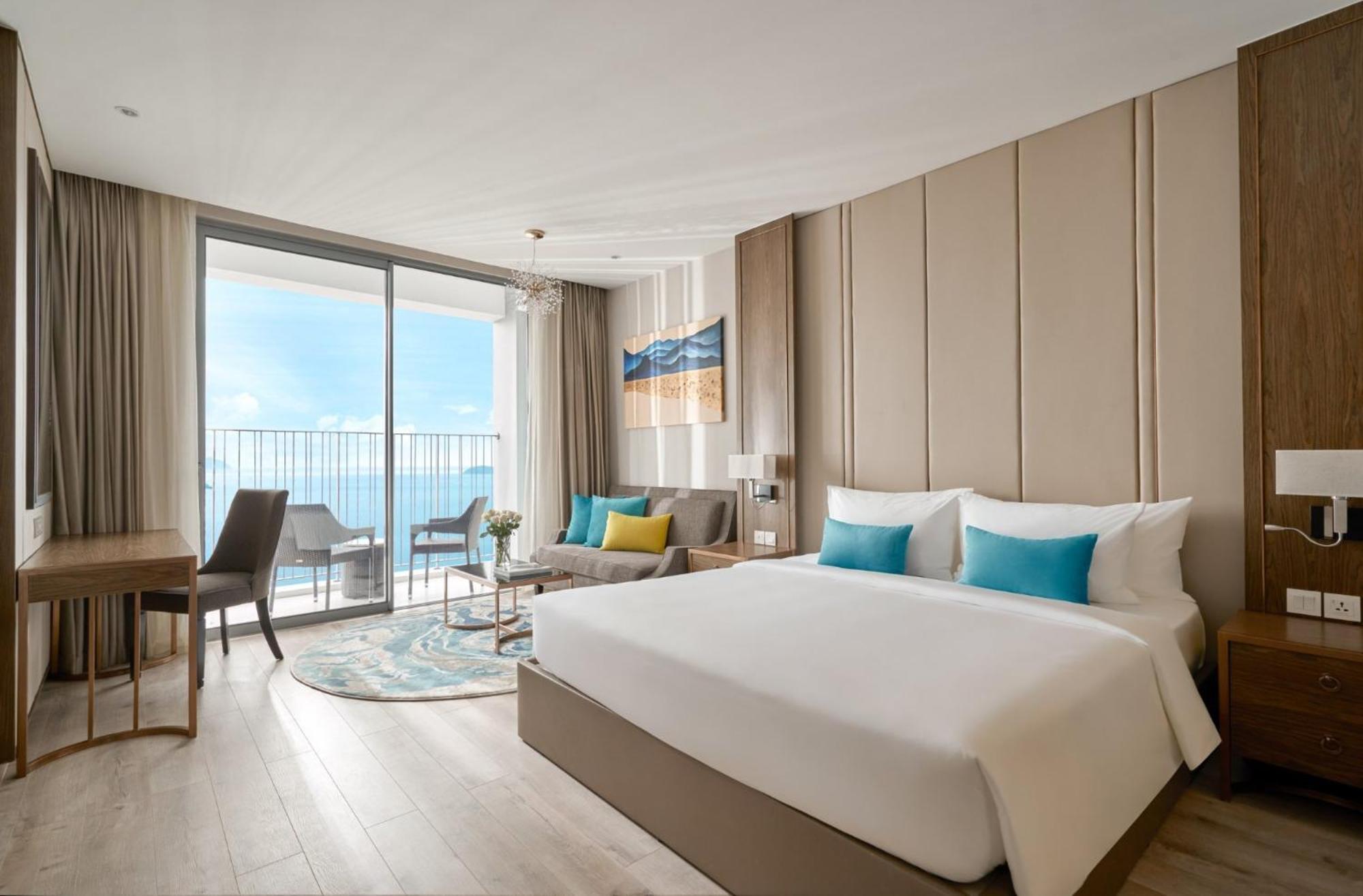 Panorama Oceanfront Suite Нячанг Экстерьер фото